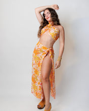 Load image into Gallery viewer, Esta lloviendo flores Multiuse Wrap