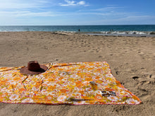 Load image into Gallery viewer, Esta lloviendo flores Multiuse Wrap